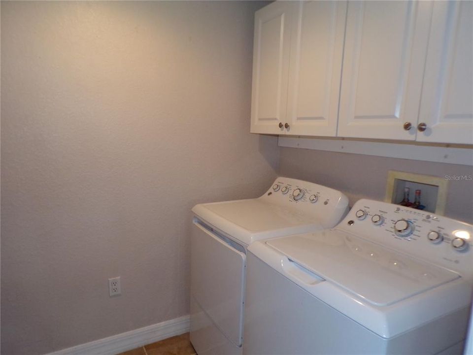 For Rent: $2,200 (3 beds, 2 baths, 1838 Square Feet)