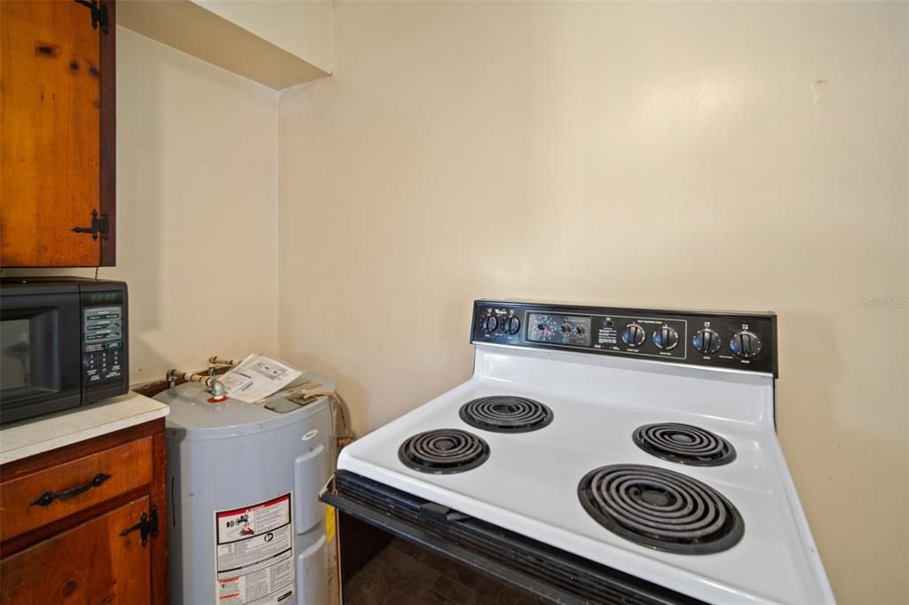 For Sale: $139,900 (2 beds, 1 baths, 780 Square Feet)