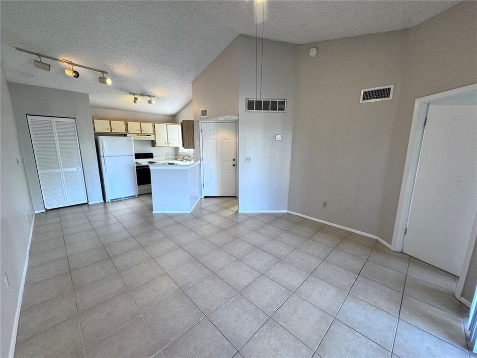 For Rent: $1,150 (1 beds, 1 baths, 526 Square Feet)