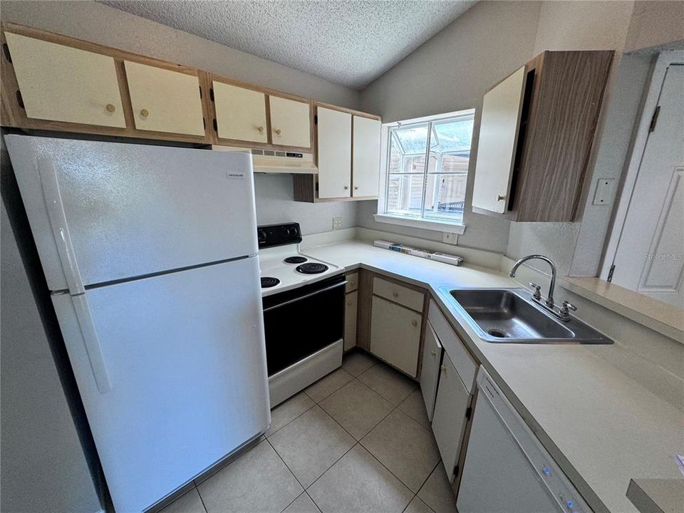 For Rent: $1,150 (1 beds, 1 baths, 526 Square Feet)