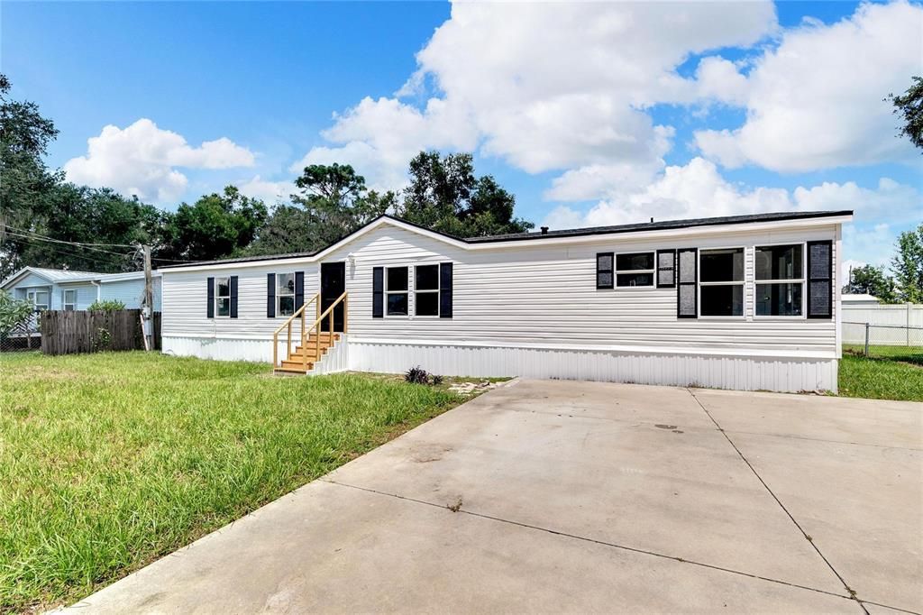 Active With Contract: $250,500 (4 beds, 2 baths, 1736 Square Feet)