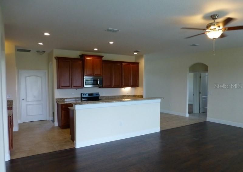 For Rent: $1,970 (3 beds, 2 baths, 1797 Square Feet)