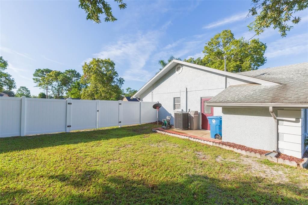 Active With Contract: $320,000 (3 beds, 2 baths, 1253 Square Feet)