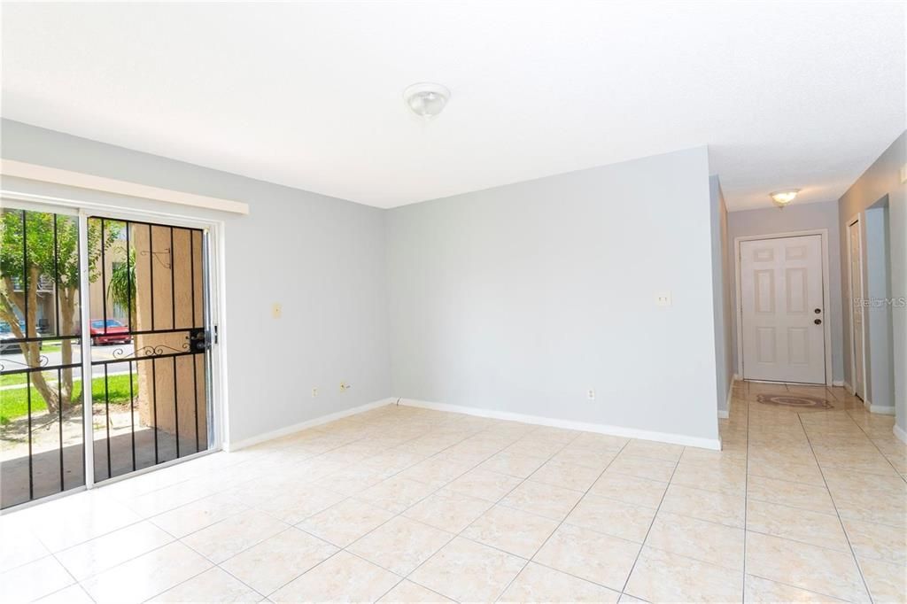 For Sale: $139,000 (2 beds, 2 baths, 1073 Square Feet)