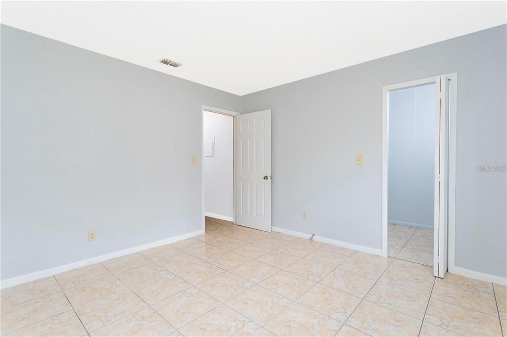 For Sale: $139,000 (2 beds, 2 baths, 1073 Square Feet)