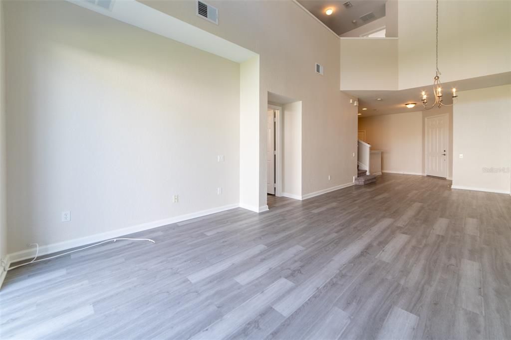 Active With Contract: $2,200 (3 beds, 3 baths, 2072 Square Feet)