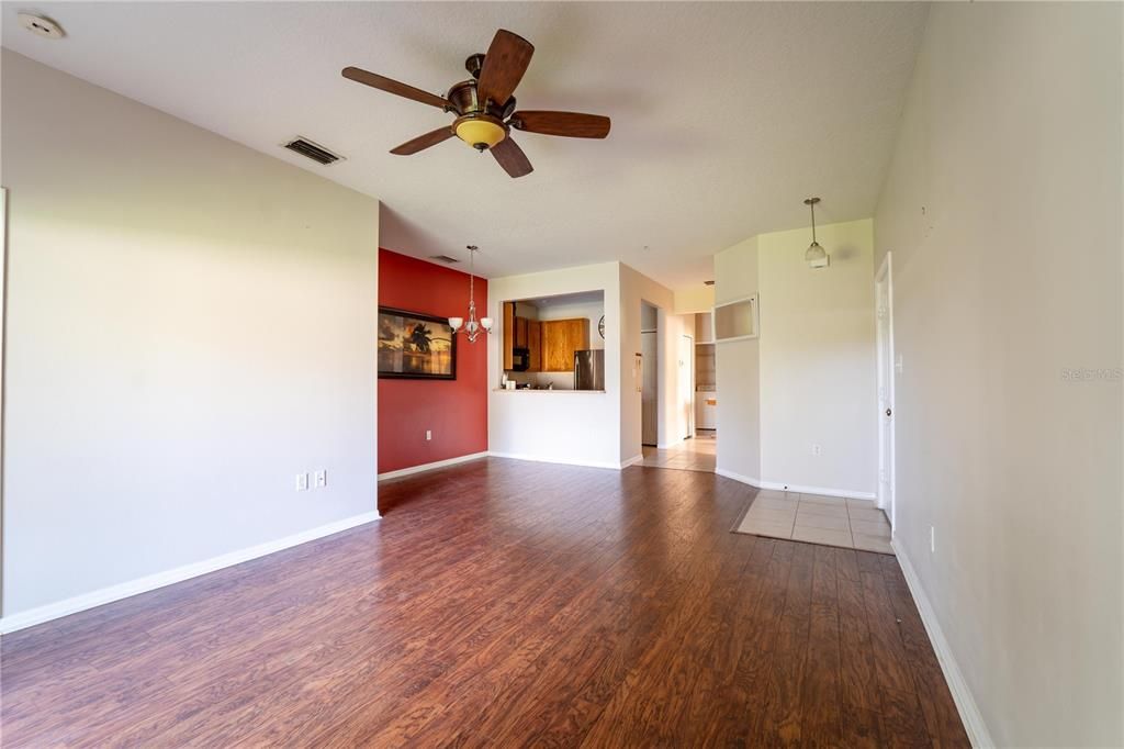 For Sale: $297,900 (3 beds, 2 baths, 1210 Square Feet)