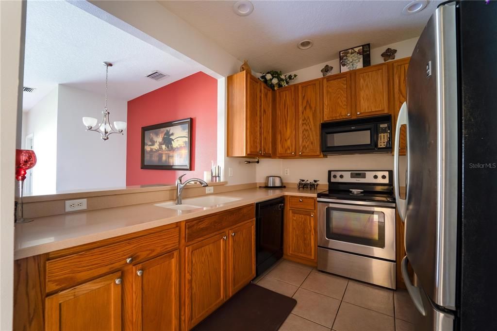 Kitchen with breakfast bar