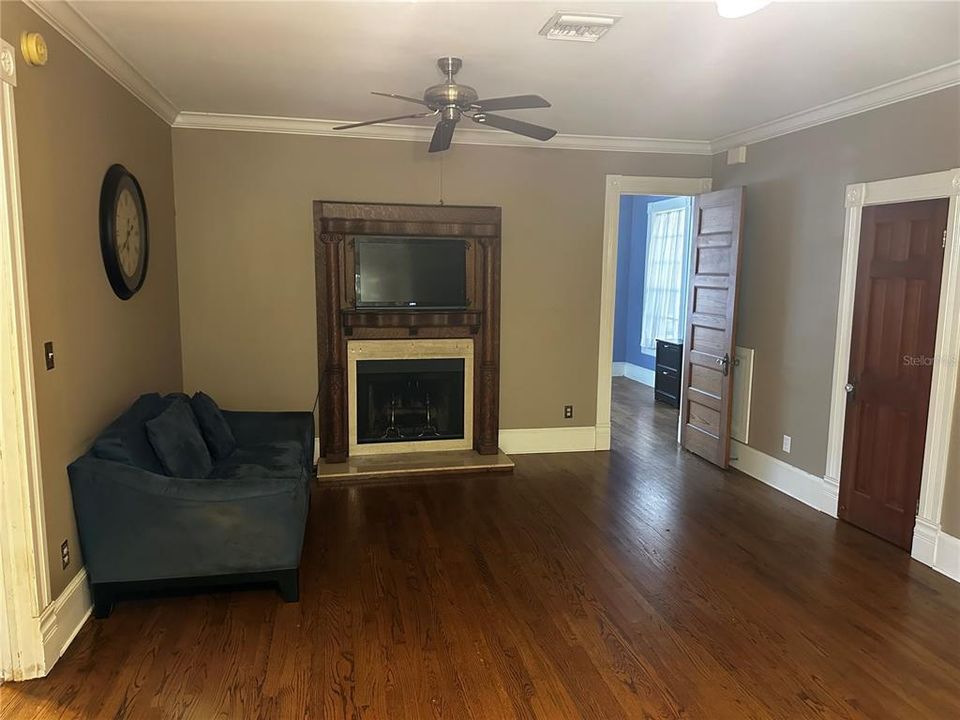 For Rent: $3,800 (3 beds, 2 baths, 1977 Square Feet)