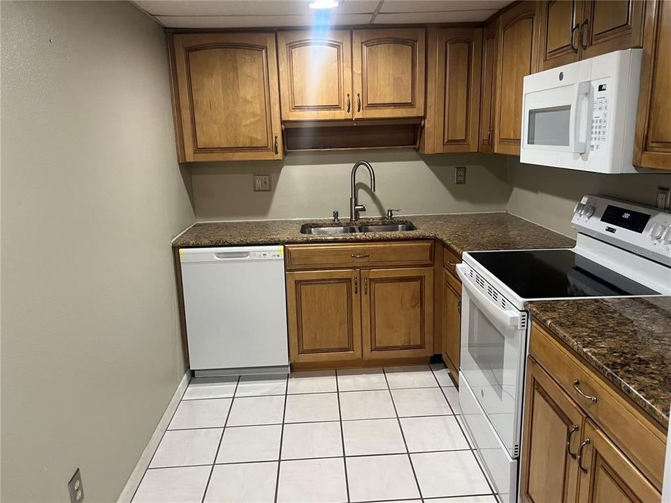 For Rent: $1,500 (2 beds, 2 baths, 925 Square Feet)