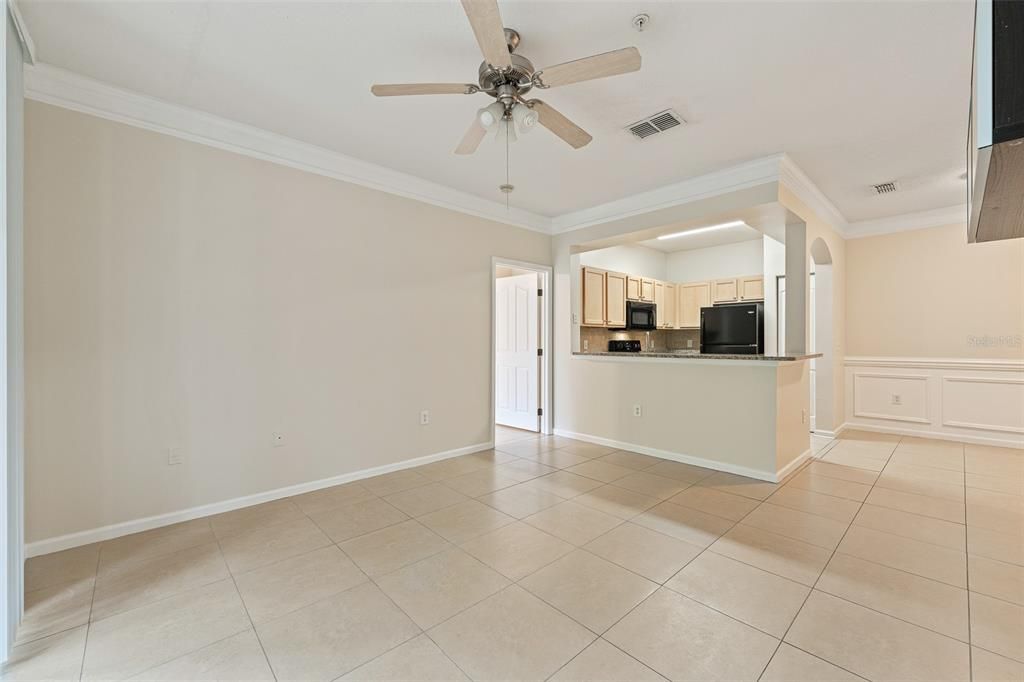 For Sale: $239,000 (2 beds, 2 baths, 973 Square Feet)