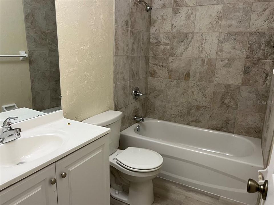 For Rent: $1,600 (2 beds, 1 baths, 1070 Square Feet)