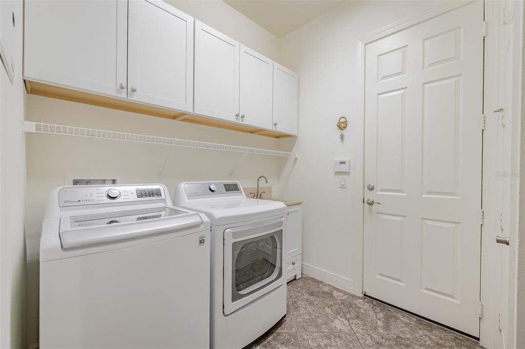 For Sale: $490,000 (2 beds, 2 baths, 2169 Square Feet)