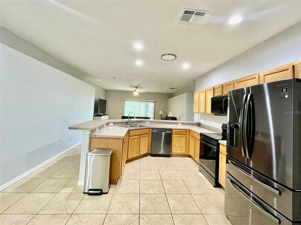 For Rent: $2,700 (4 beds, 2 baths, 2458 Square Feet)