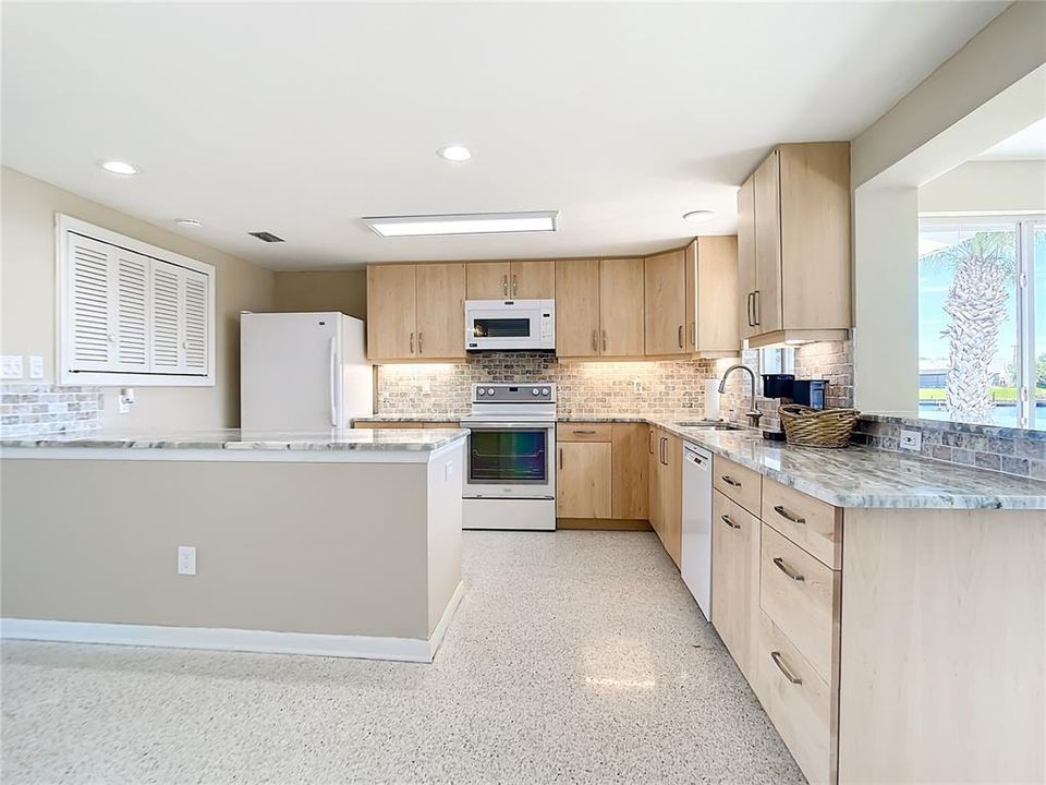 For Sale: $440,000 (2 beds, 2 baths, 1292 Square Feet)