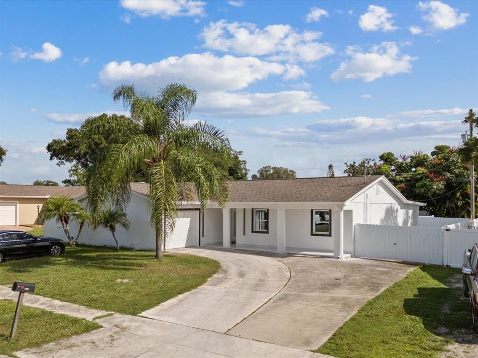 Active With Contract: $550,000 (3 beds, 2 baths, 1459 Square Feet)