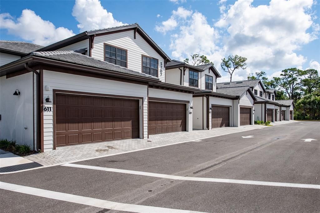 For Sale: $699,000 (3 beds, 2 baths, 2213 Square Feet)