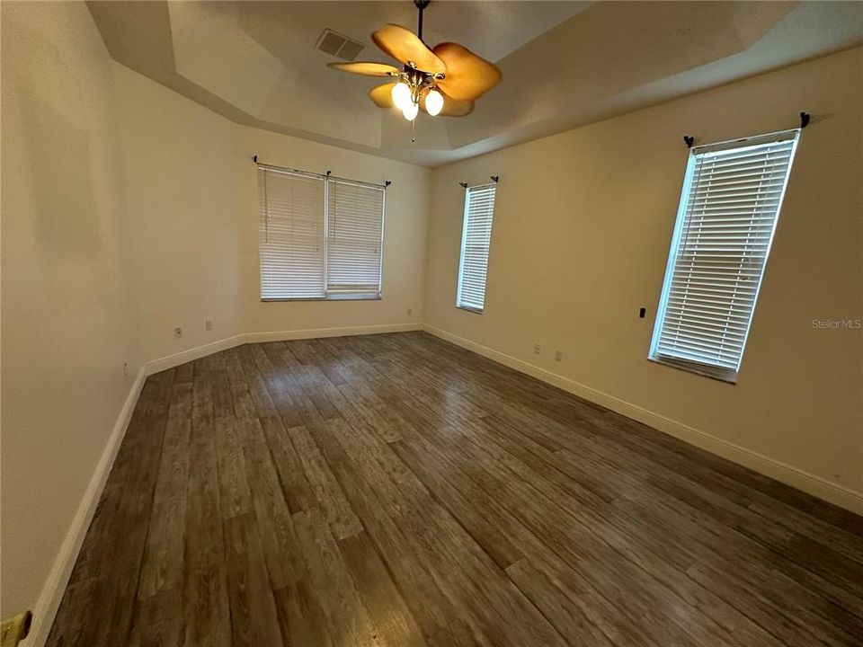 For Rent: $3,998 (5 beds, 3 baths, 2687 Square Feet)