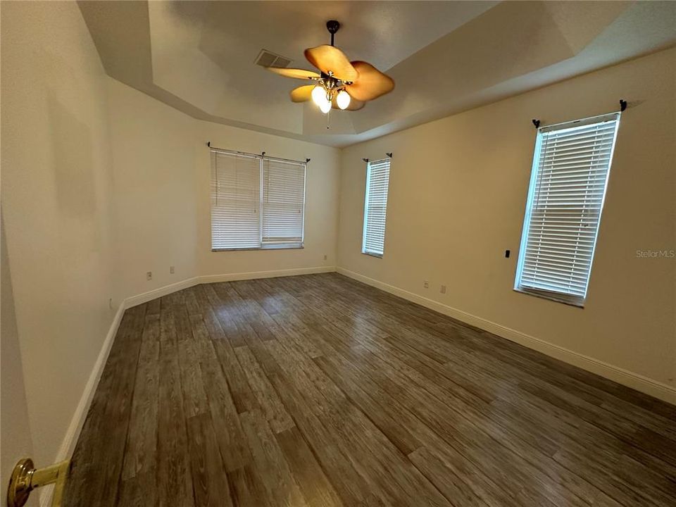 For Rent: $3,998 (5 beds, 3 baths, 2687 Square Feet)