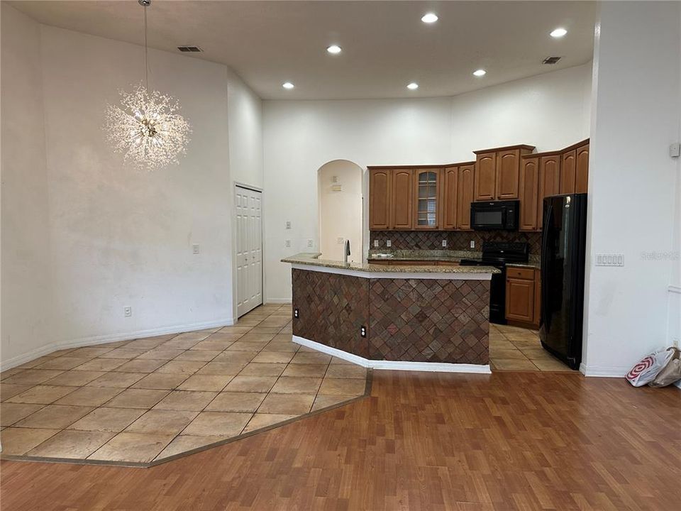 For Rent: $3,998 (5 beds, 3 baths, 2687 Square Feet)