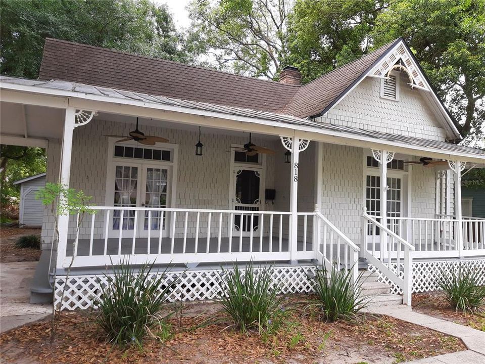 Grand Front Porch & Porte Cochere