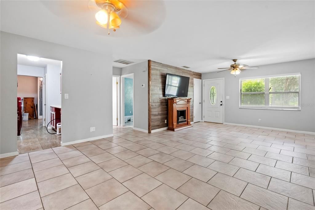 For Sale: $475,000 (2 beds, 2 baths, 1265 Square Feet)