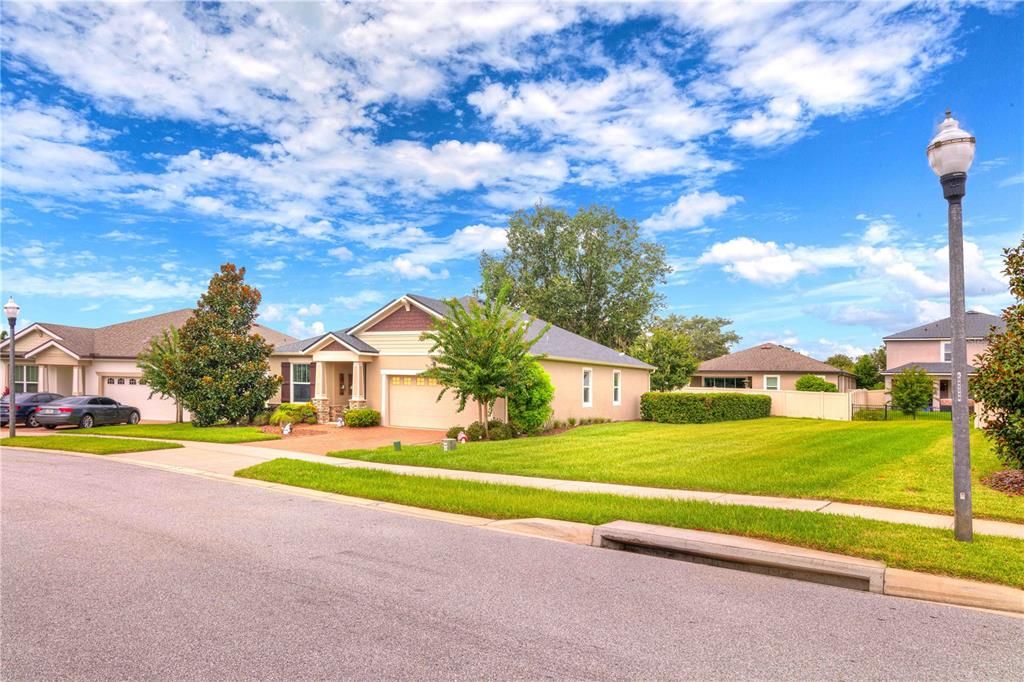 For Sale: $399,000 (3 beds, 2 baths, 1792 Square Feet)