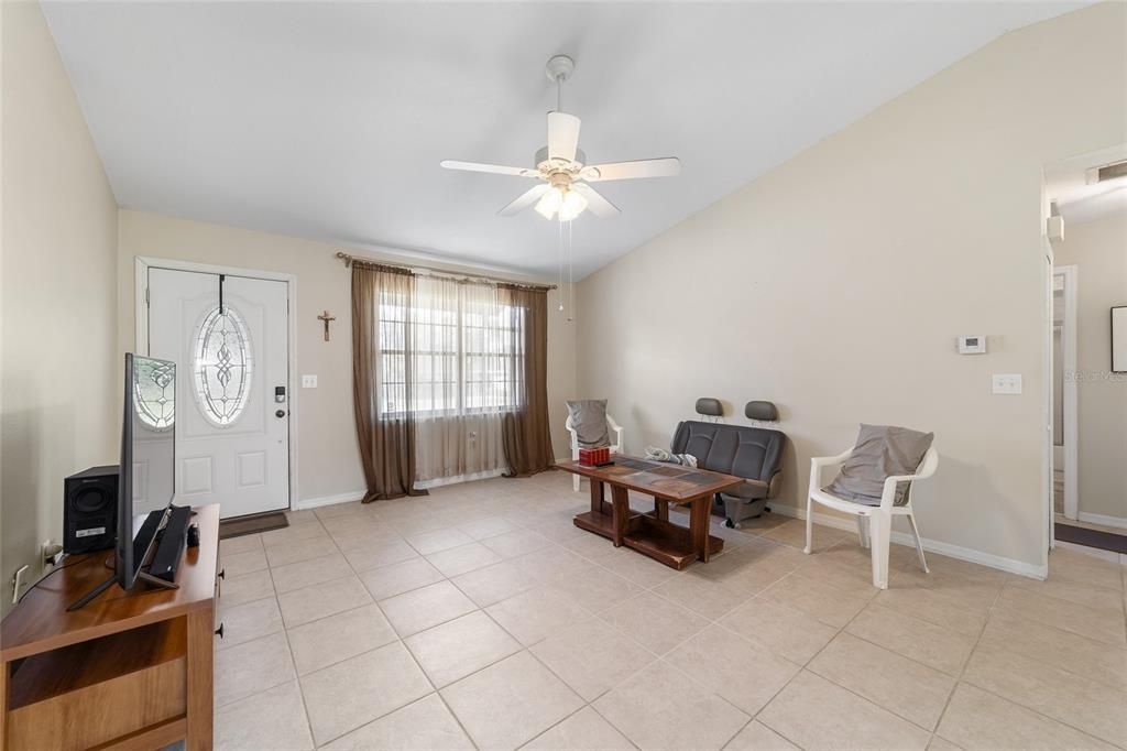 For Sale: $229,900 (3 beds, 2 baths, 1306 Square Feet)