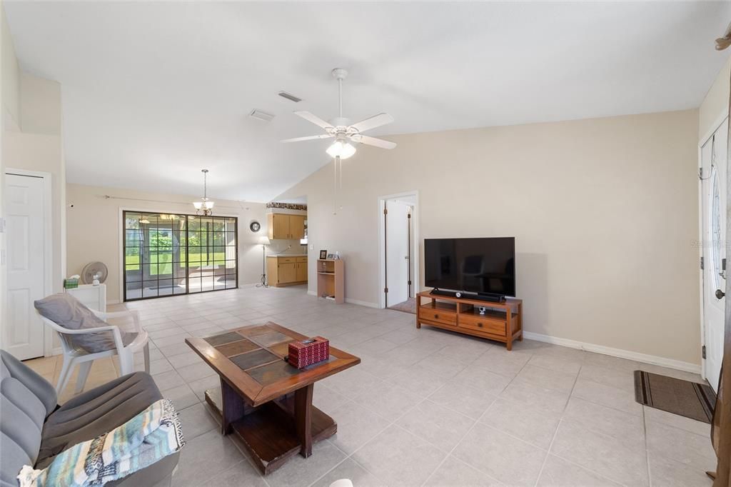 For Sale: $229,900 (3 beds, 2 baths, 1306 Square Feet)