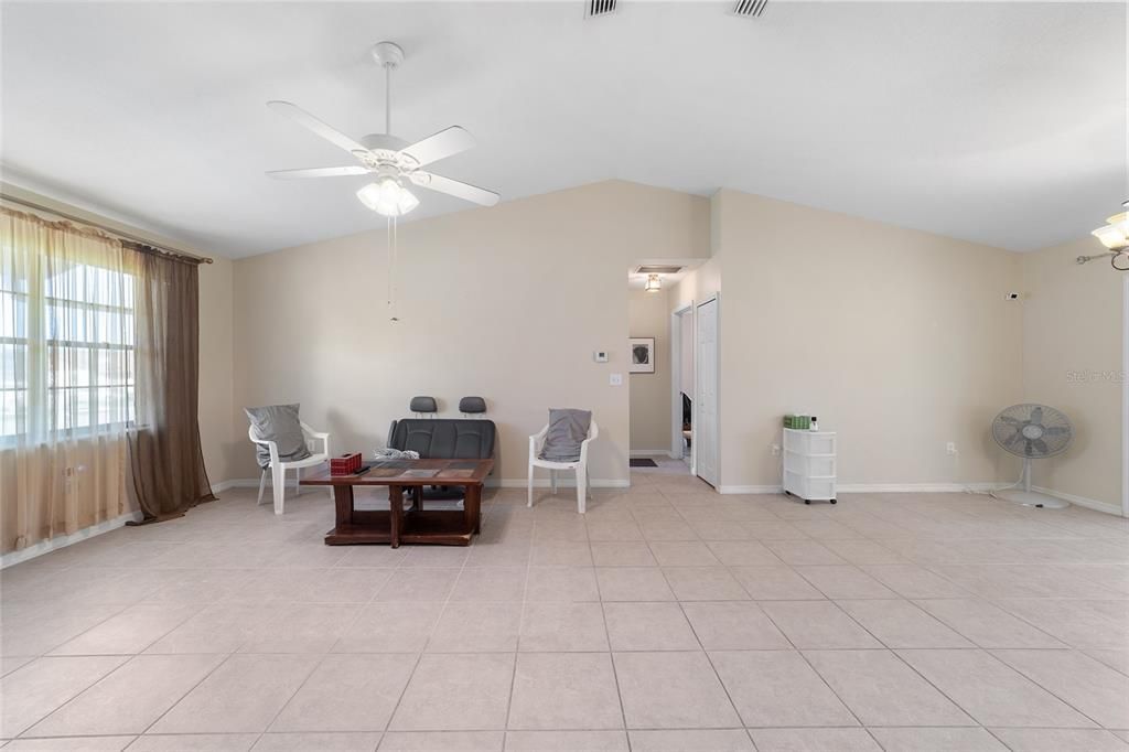 For Sale: $229,900 (3 beds, 2 baths, 1306 Square Feet)