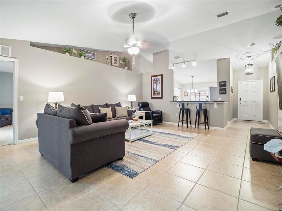 For Sale: $345,000 (4 beds, 2 baths, 1736 Square Feet)