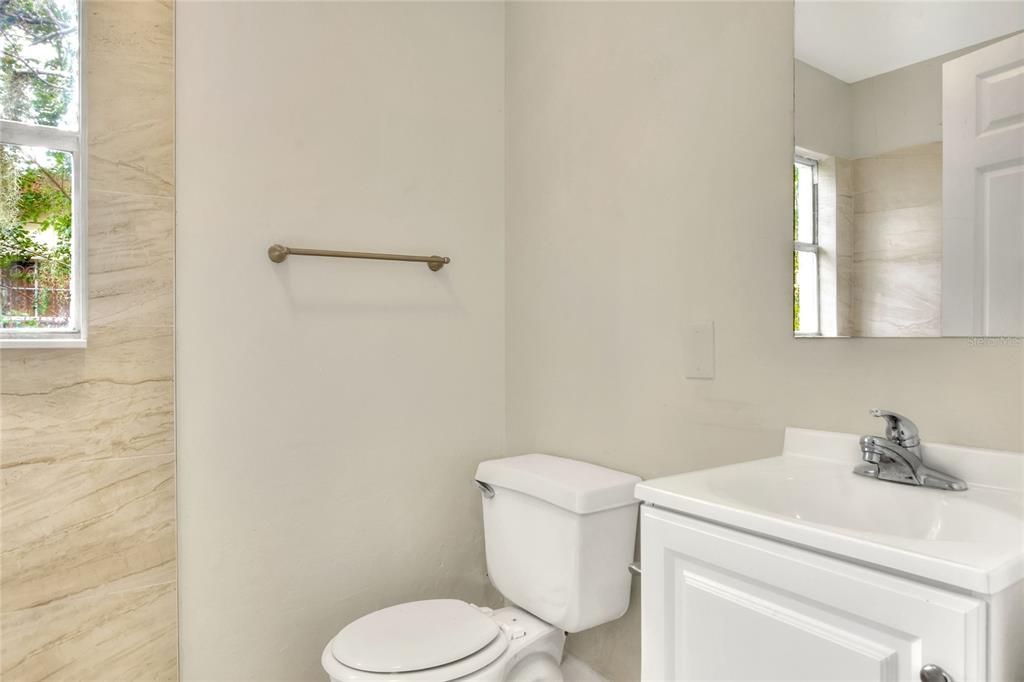 For Sale: $245,000 (3 beds, 3 baths, 1404 Square Feet)