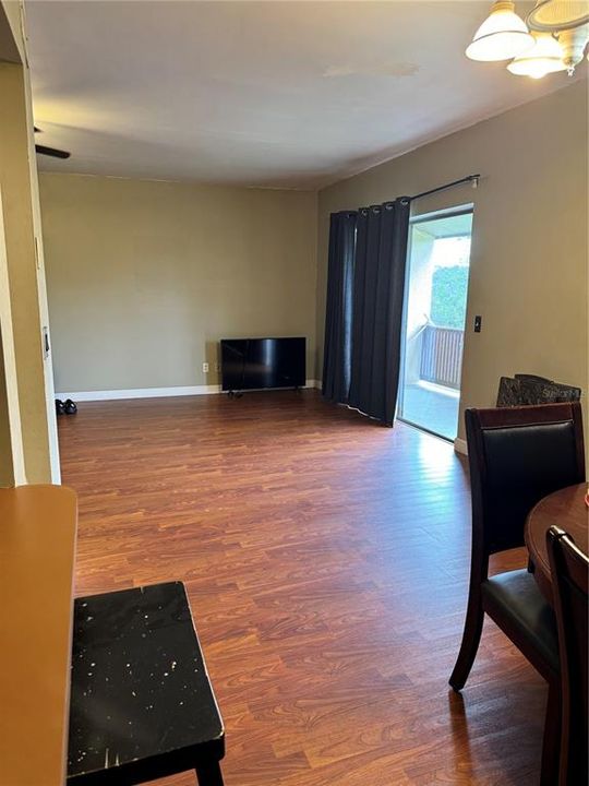 Active With Contract: $152,000 (2 beds, 1 baths, 1456 Square Feet)