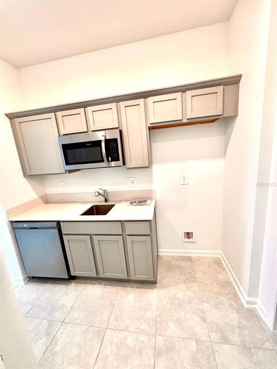 For Rent: $1,400 (1 beds, 1 baths, 650 Square Feet)