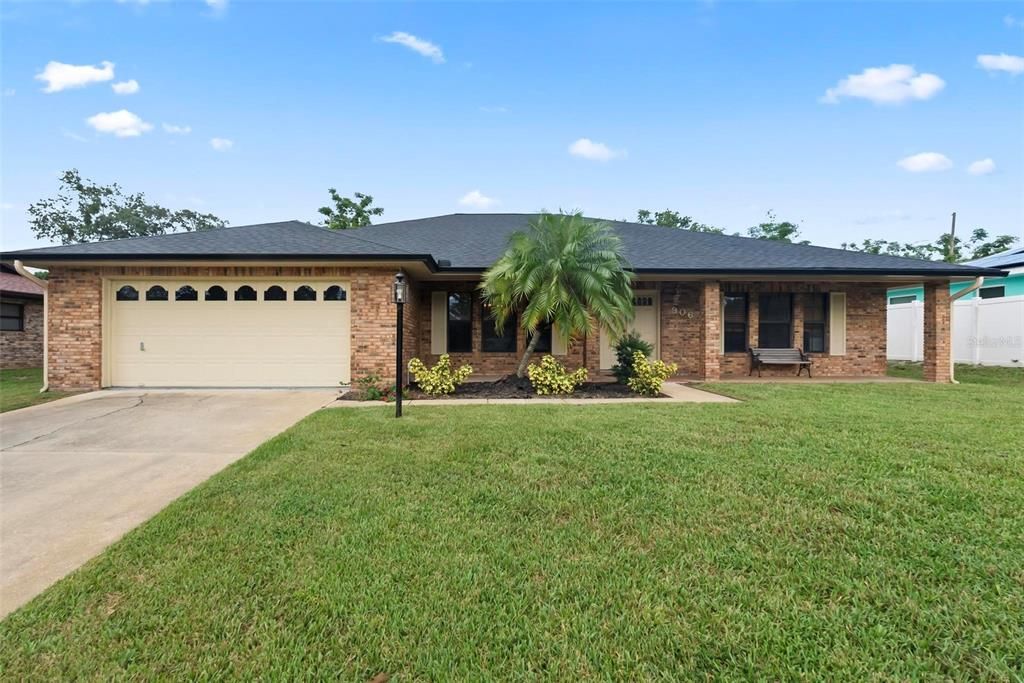 For Sale: $393,999 (4 beds, 2 baths, 2071 Square Feet)