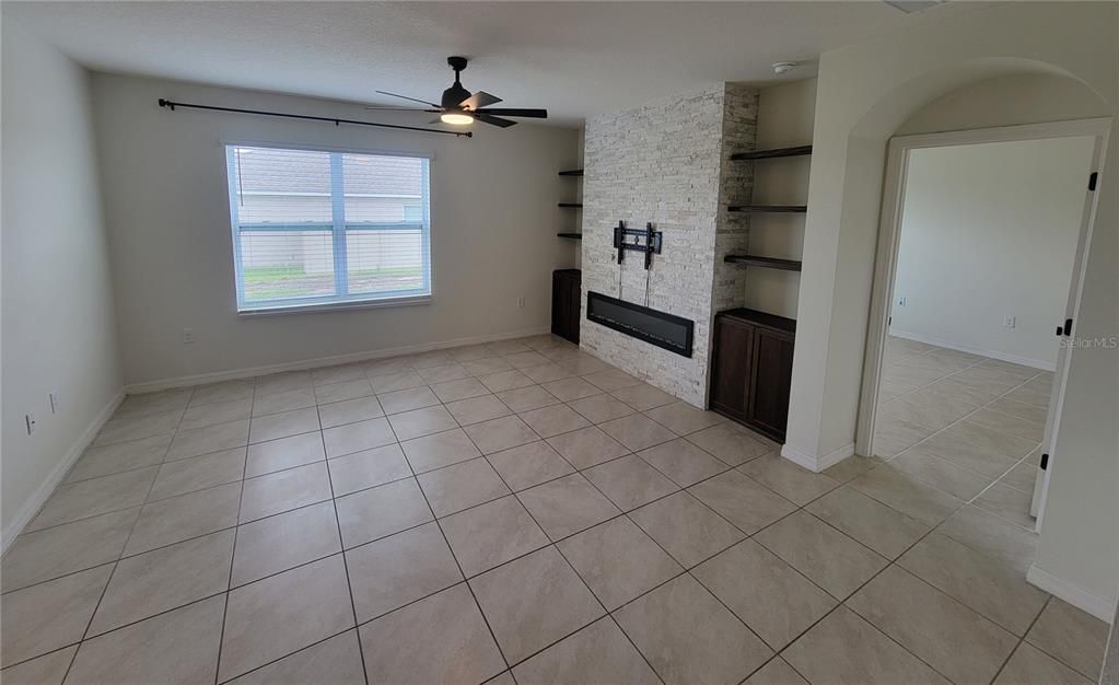 For Rent: $2,395 (4 beds, 2 baths, 1800 Square Feet)