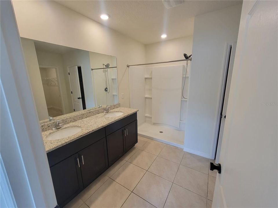 For Rent: $2,395 (4 beds, 2 baths, 1800 Square Feet)