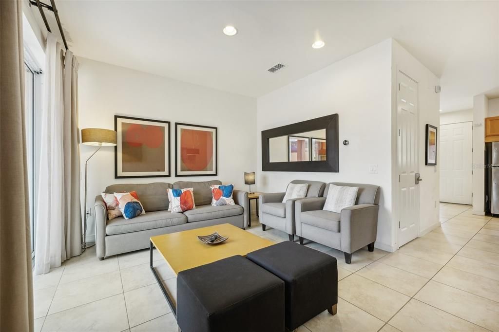 Active With Contract: $365,000 (2 beds, 2 baths, 1290 Square Feet)