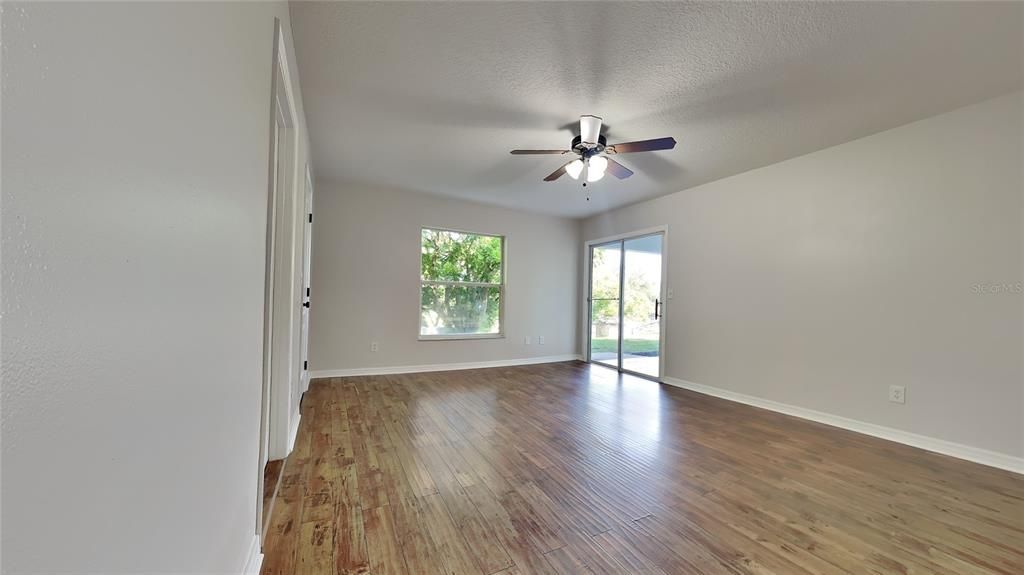 Active With Contract: $369,900 (3 beds, 2 baths, 1493 Square Feet)