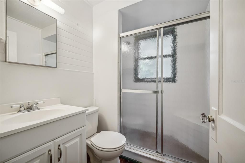 For Sale: $249,000 (2 beds, 1 baths, 920 Square Feet)