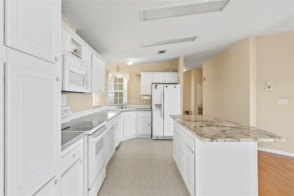 For Sale: $539,900 (2 beds, 2 baths, 1674 Square Feet)