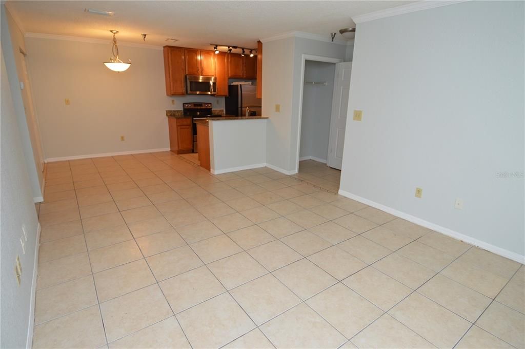 For Rent: $1,585 (1 beds, 1 baths, 729 Square Feet)