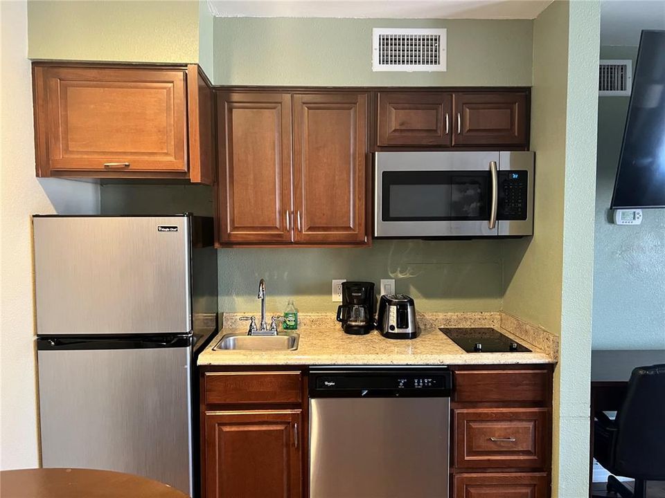 For Sale: $163,500 (1 beds, 1 baths, 488 Square Feet)