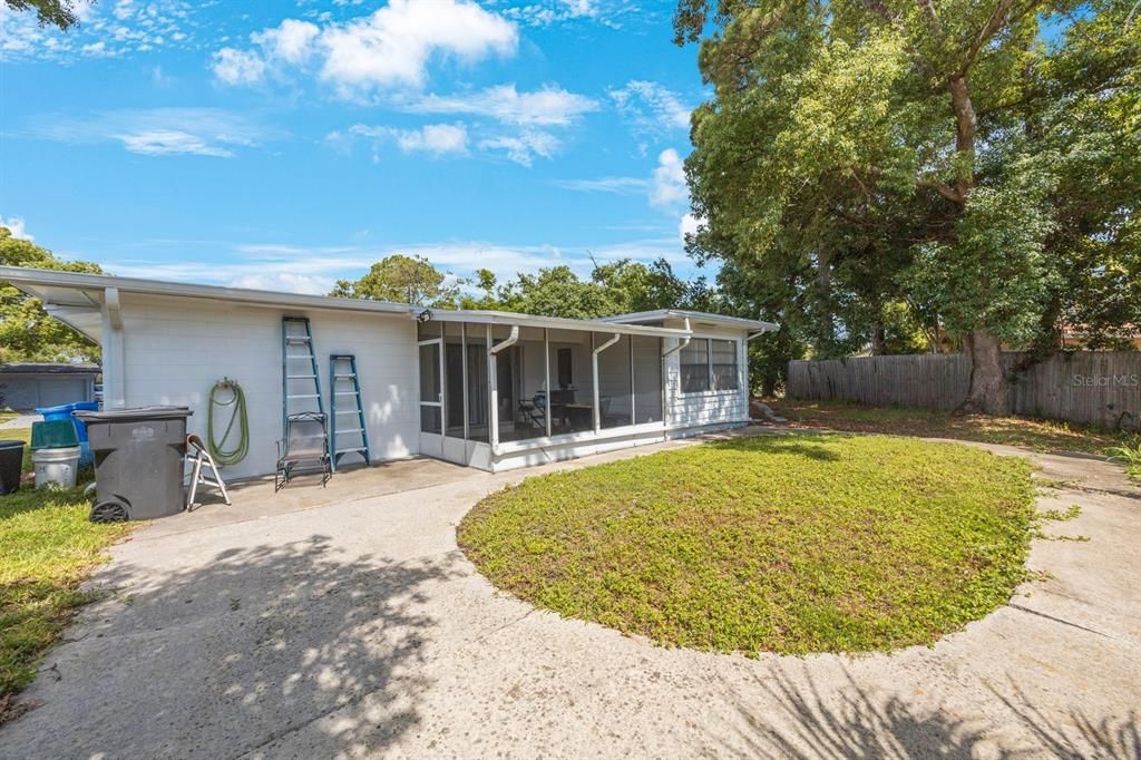 Active With Contract: $394,900 (3 beds, 2 baths, 1342 Square Feet)