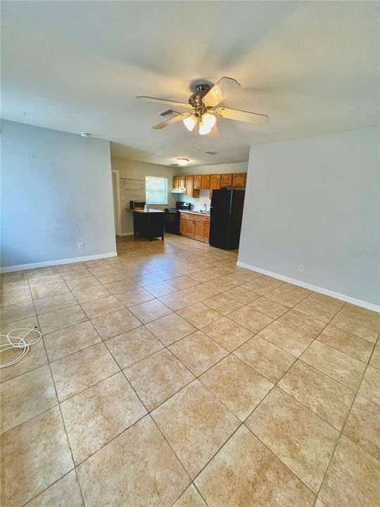 For Rent: $1,950 (4 beds, 2 baths, 1160 Square Feet)