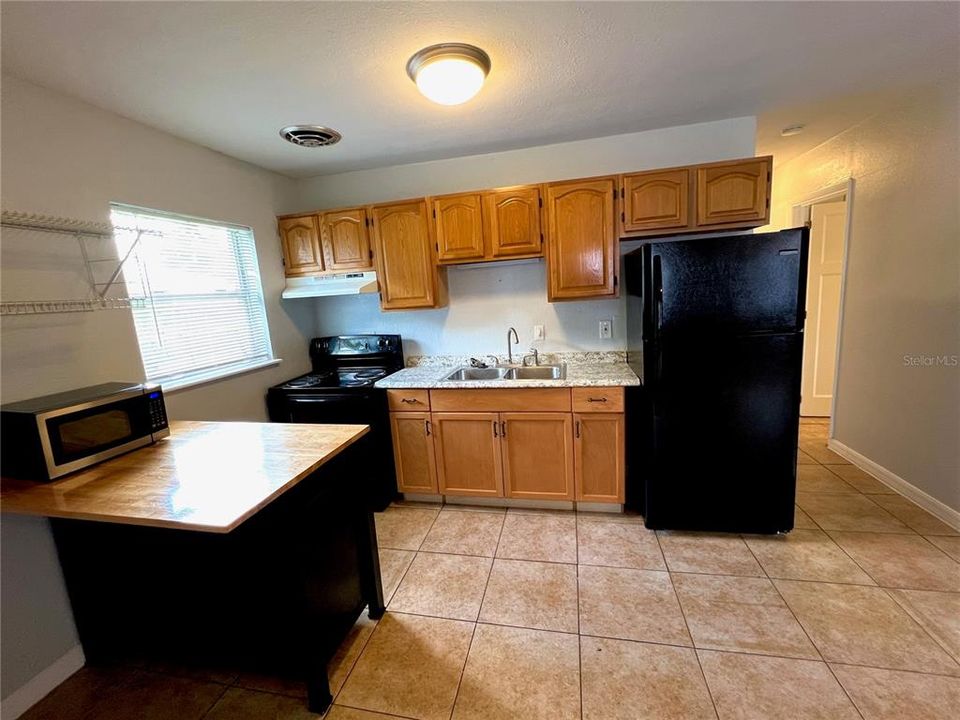 For Rent: $1,950 (4 beds, 2 baths, 1160 Square Feet)