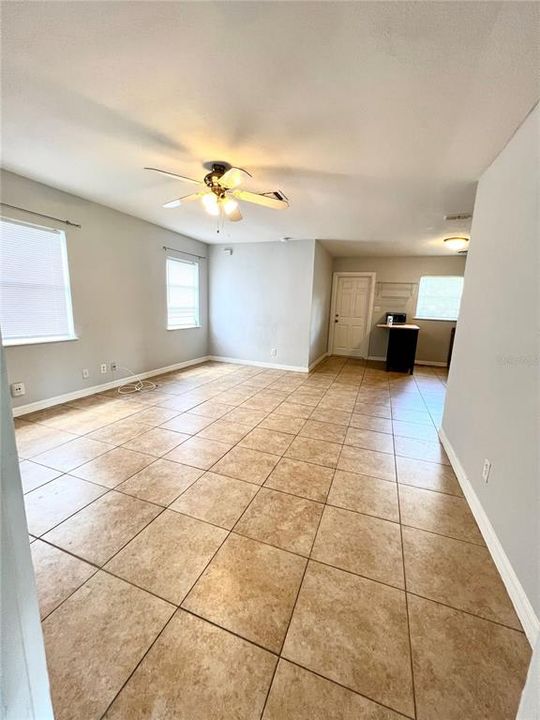 For Rent: $1,950 (4 beds, 2 baths, 1160 Square Feet)