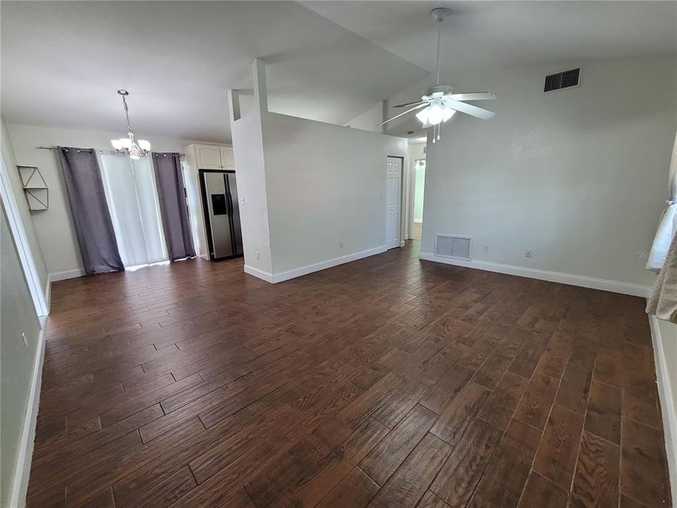 For Rent: $2,100 (2 beds, 1 baths, 961 Square Feet)