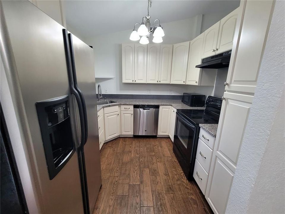 For Rent: $2,100 (2 beds, 1 baths, 961 Square Feet)