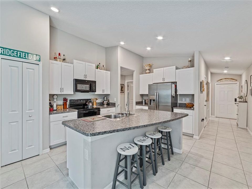 For Sale: $339,500 (3 beds, 2 baths, 1451 Square Feet)